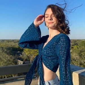 Wild fable velvet blue floral tie front long sleeve Bell sleeve crop top small